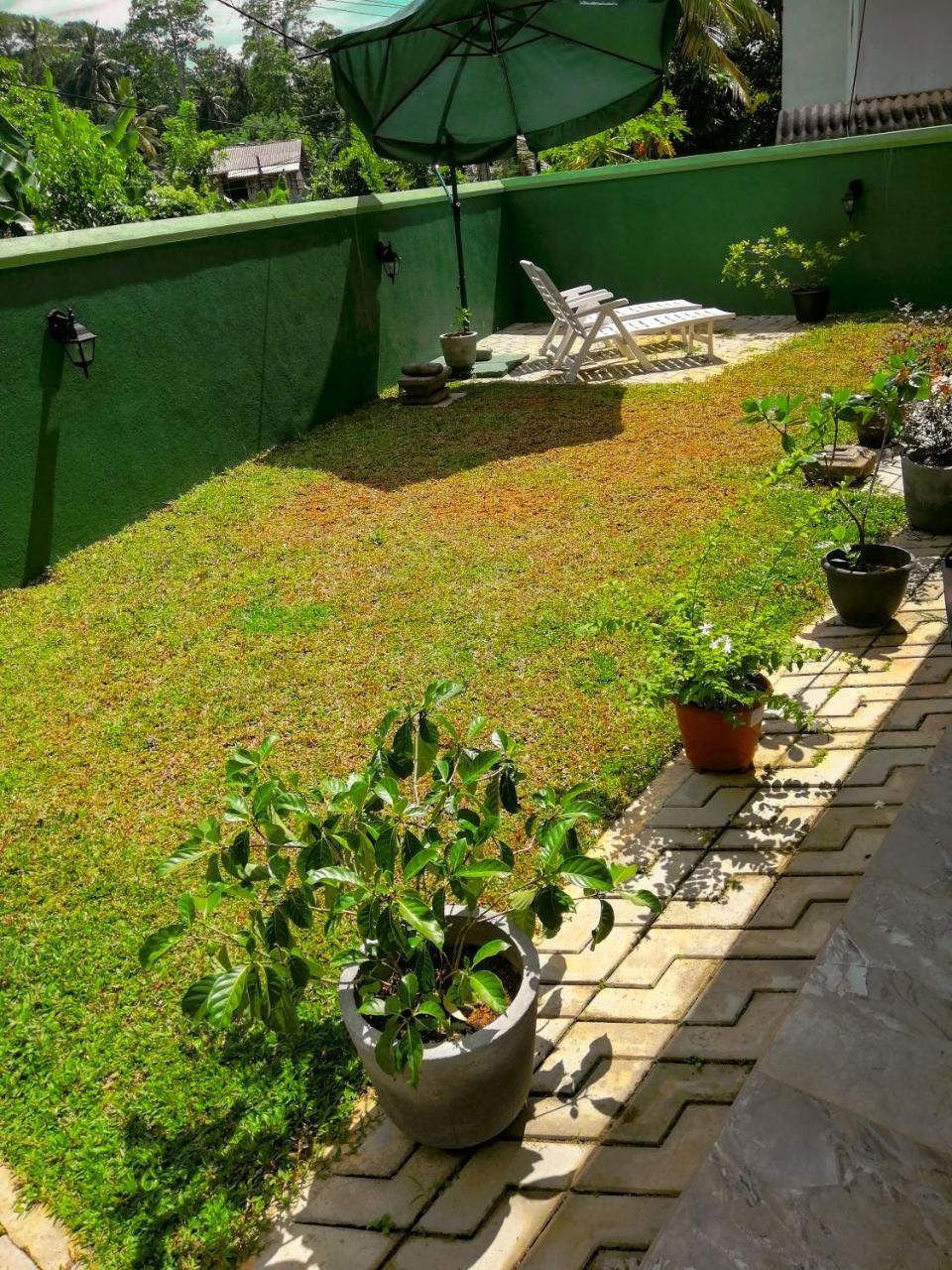 Villa Tanzanite Hikkaduwa Exterior foto